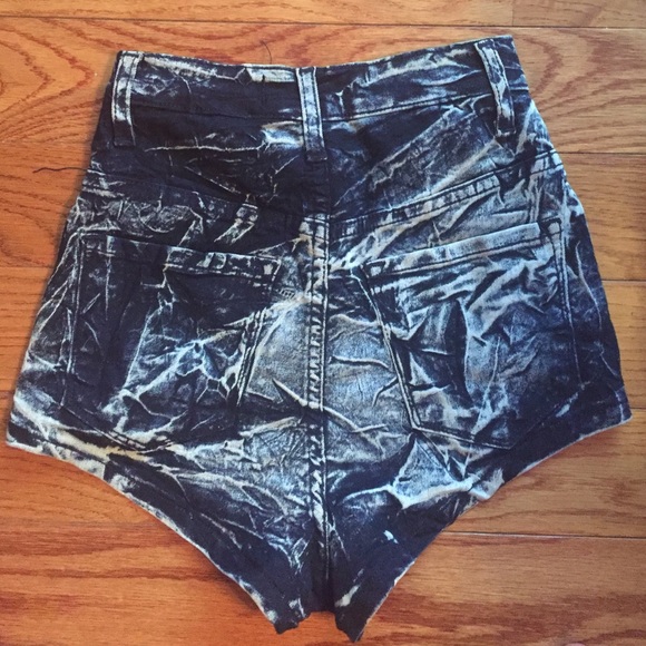 High wasted shorts - Picture 2 of 2