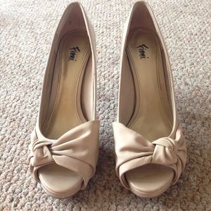 Fioni nude heels