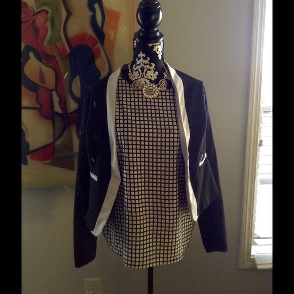 Black and white blazer! - Picture 1 of 1