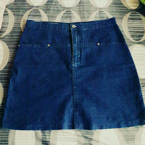 Short skirt - Picture 1 of 1