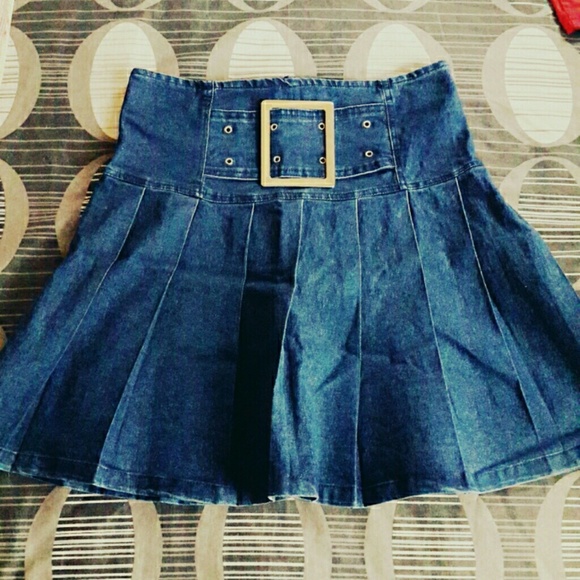 Short skirt - Picture 1 of 1