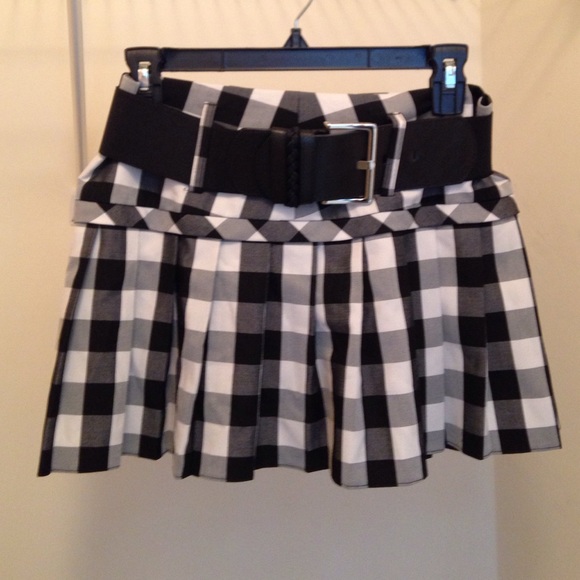 Skirt with belt