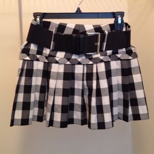 Skirt with belt