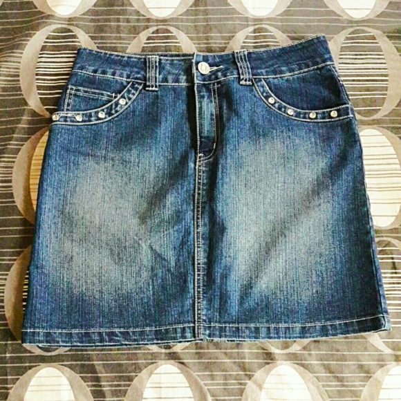 Short skirt - Picture 1 of 2