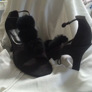 Open toe velour black sandals