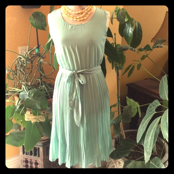 ✨SOLD✨Mint green pleated chiffon dress