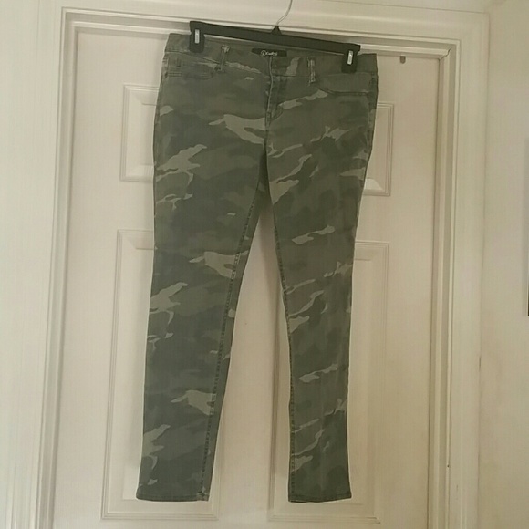 Camo skinny jeans