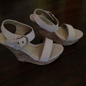 Nude Wedges 4" Semi New