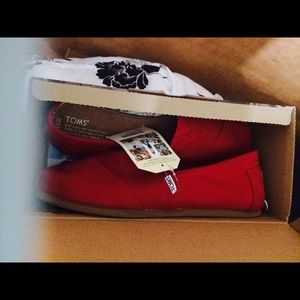 Toms size 11 red new never worn