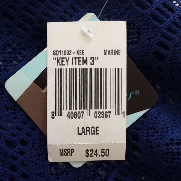 MAKE OFFERS! Skull top - Picture 3 of 3