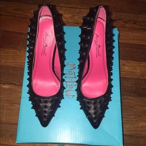 Spiked pumps
