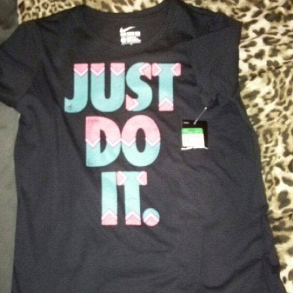 Nike Tops - Tshirt