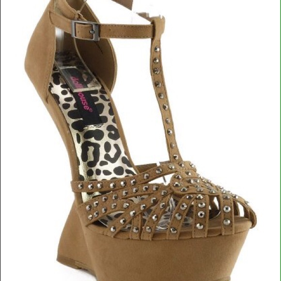 Doll house tan wedges