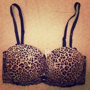 NEW Victoria's Secret 32D pushup bra