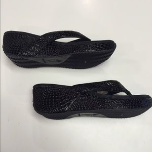 Volatile wedge flip flops size 6