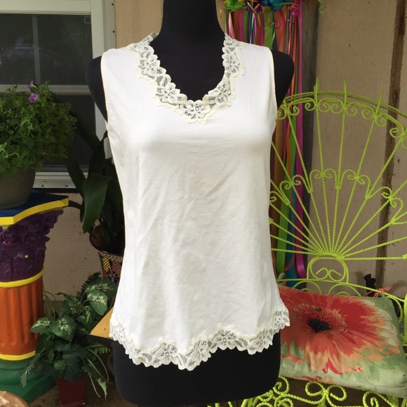 Tank tops - Picture 2 of 3