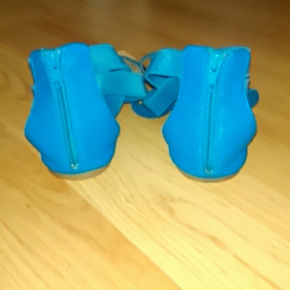 Blue gladiator sandals with back zipper - Picture 2 of 3