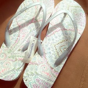Aeropostale summer flip flops