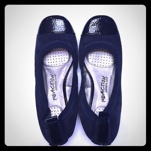 Kenneth Cole navy flats size 6.5