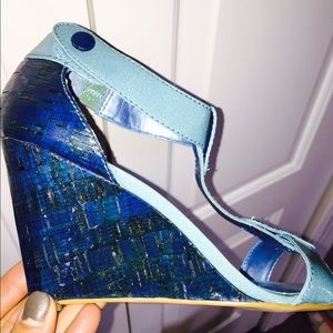 SOOO cute with capris and dresses!!!