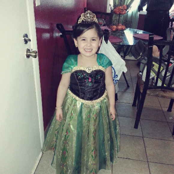 dress tiara shoes