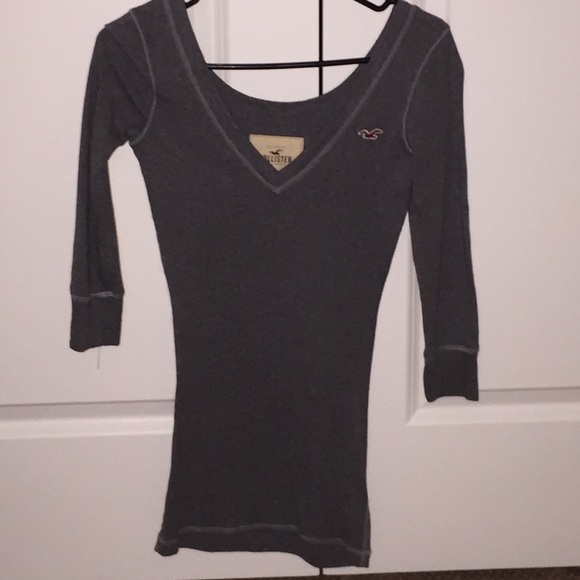 Grey 3/4 length shirt.