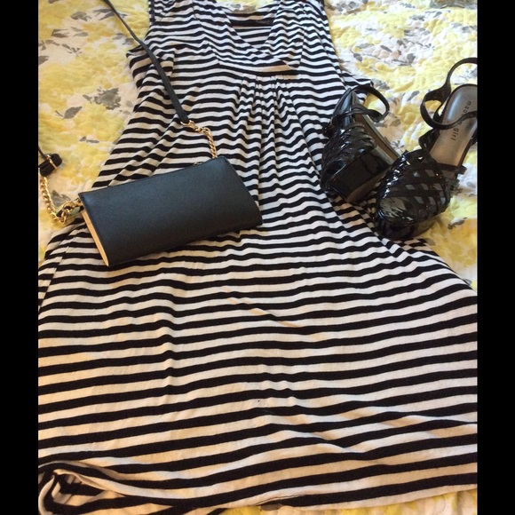 Black and white striped sundress! 🙀👛💞😍