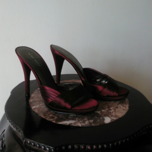 Nine West red wine  satin pump