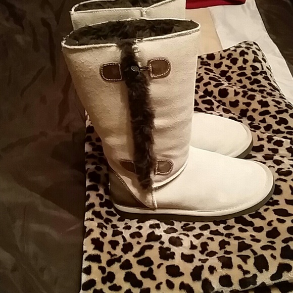 Boots - Picture 3 of 4