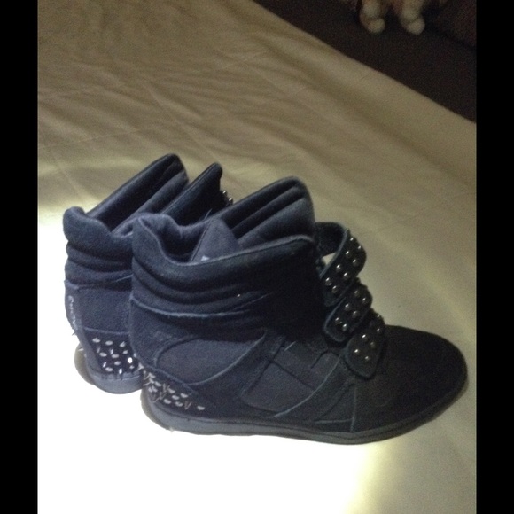 Skechers wedge tennis shoe