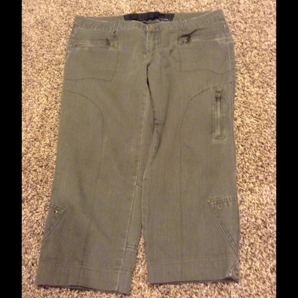 Joes Jeans olive green denim capri's.