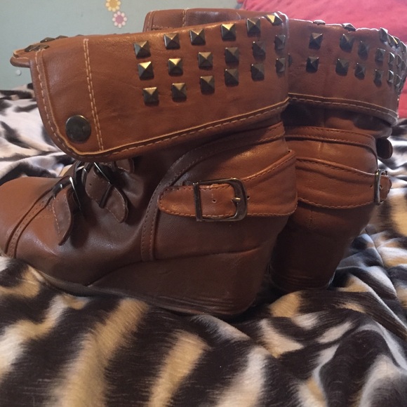Wedge-Style Combat Boots - Picture 2 of 2