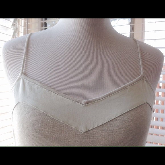 💫Banana Republic Pastel Green Silk Camisole - Picture 3 of 4