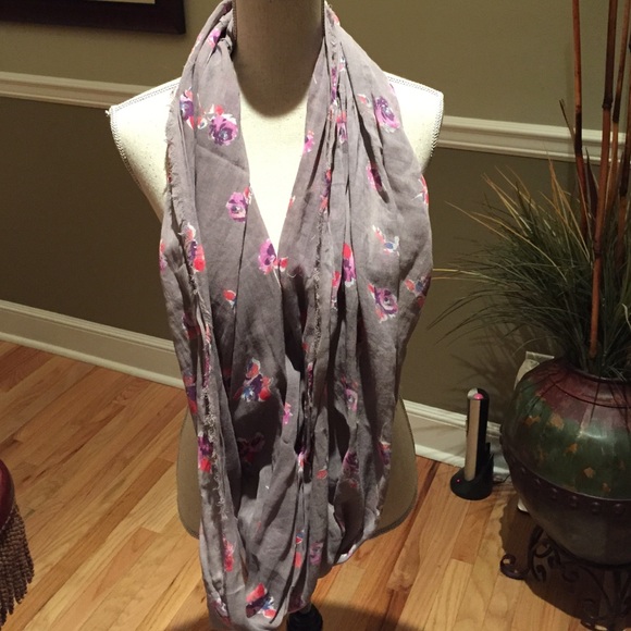 BUNDLE! AMERICAN EAGLE OUTFITTERS INFINITY SCARFS - Picture 2 of 4
