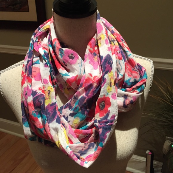 BUNDLE! AMERICAN EAGLE OUTFITTERS INFINITY SCARFS - Picture 3 of 4