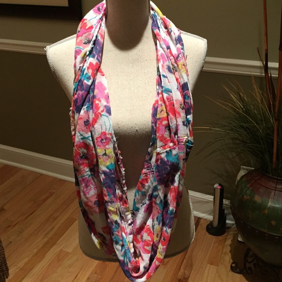 BUNDLE! AMERICAN EAGLE OUTFITTERS INFINITY SCARFS - Picture 4 of 4