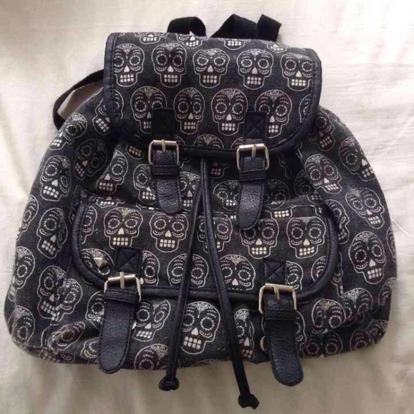 Hot Topic Handbags - sauger skull backpack