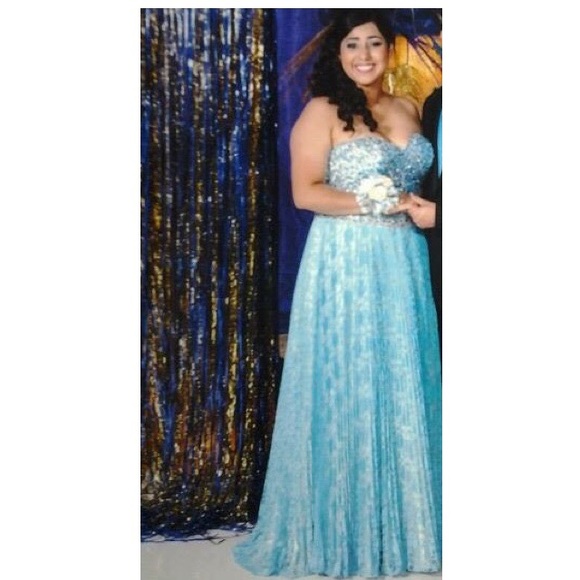 Prom Dress!! - Picture 2 of 2