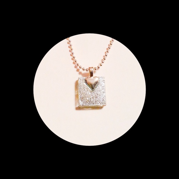 Sparkly Pink Animal Print Necklace NWOT - Picture 2 of 2