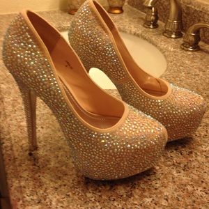 ⬇️reduced ⬇️Rhinestones beautiful shoes