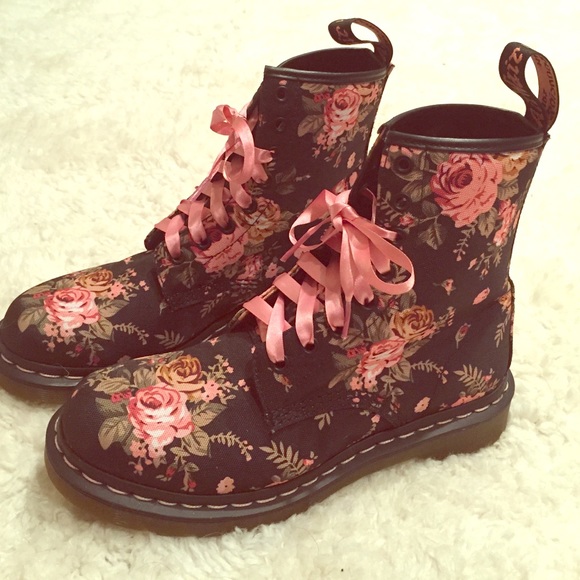 Women's 1460 Dr. Martens Size 8