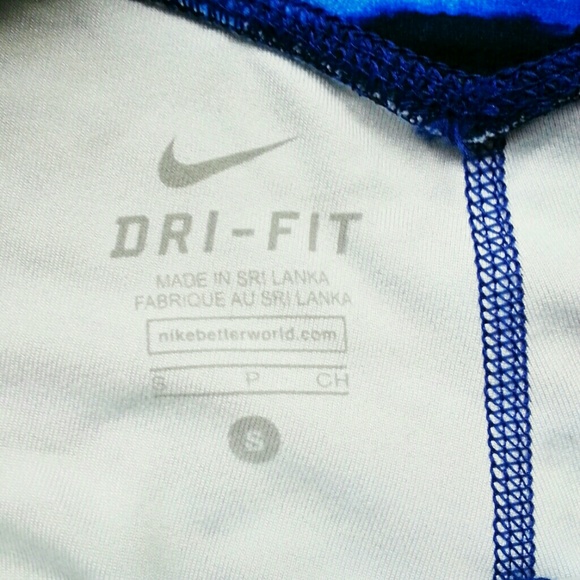 Nike crops! SOLD - Picture 3 of 3