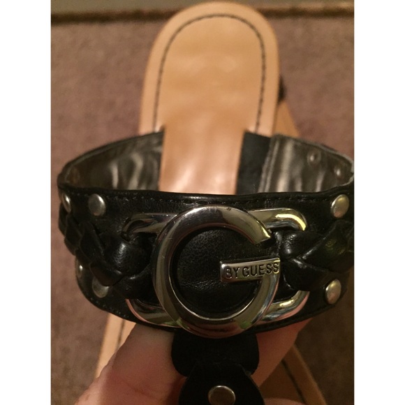 Guess Flats - Picture 2 of 3