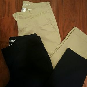 2 Pairs of Women Old Navy Navy Colored/Khaki Pants