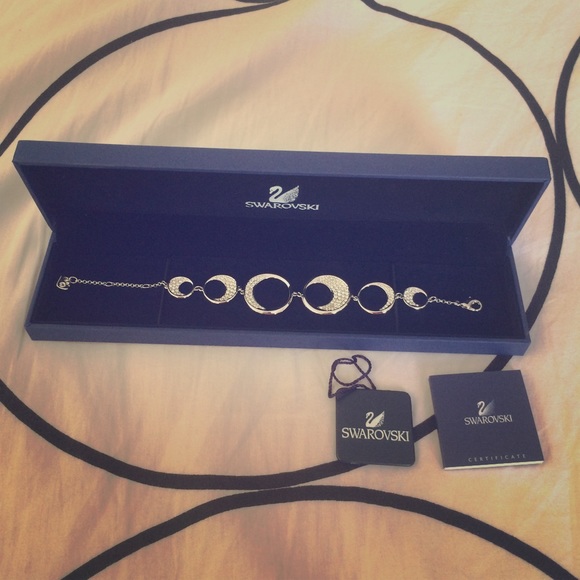 💯 Authentic Swarovski ragtime crystal bracelet
