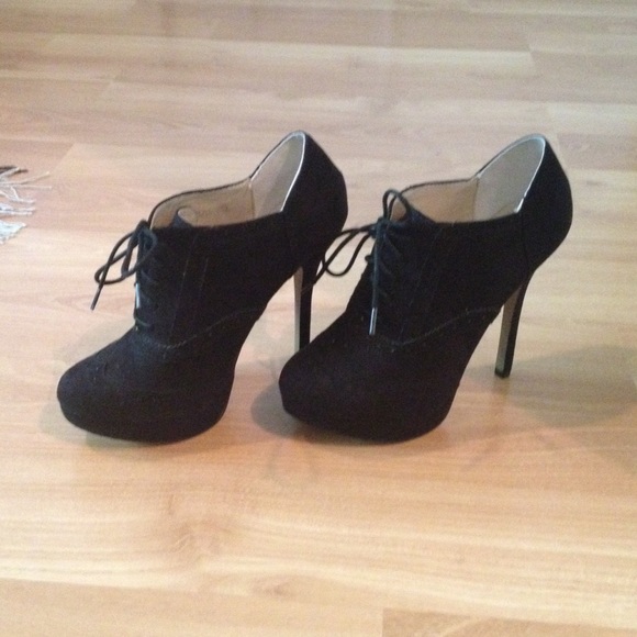 Size 6 lace up heals Forever 21