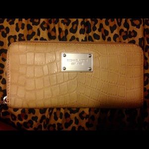 Michael kors wallet