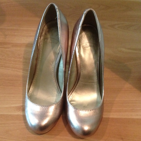 Fergie brand size 6 champaign colored heals