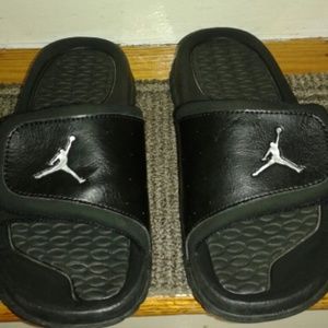 Black jordan slippers