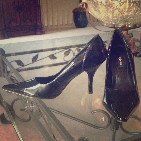 Patent black heel pumps
